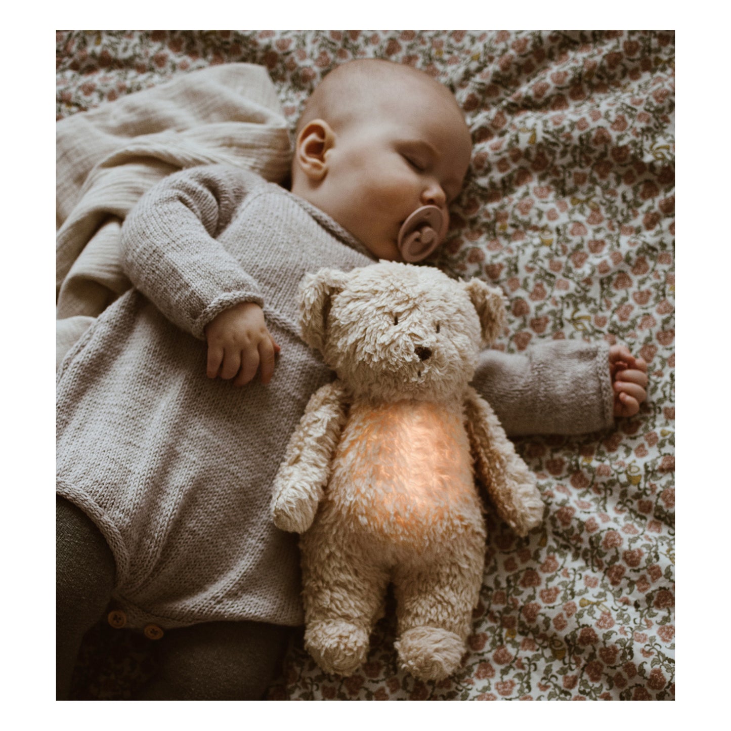 Teddy bear מאיר ומנגן | בז'
